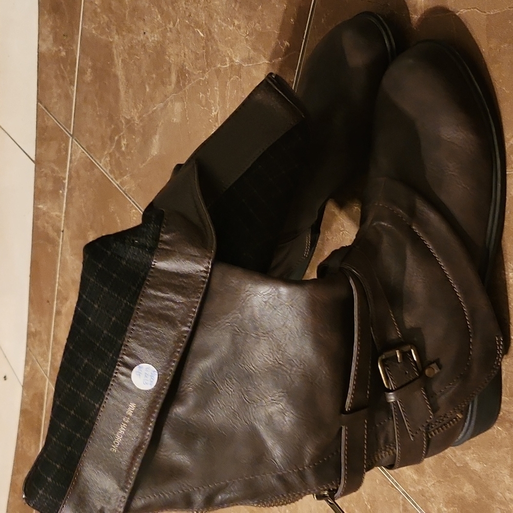 Calf high boots, brown leather